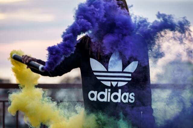 adidas Pulli - 3 zu 2 - unsplash.jpg