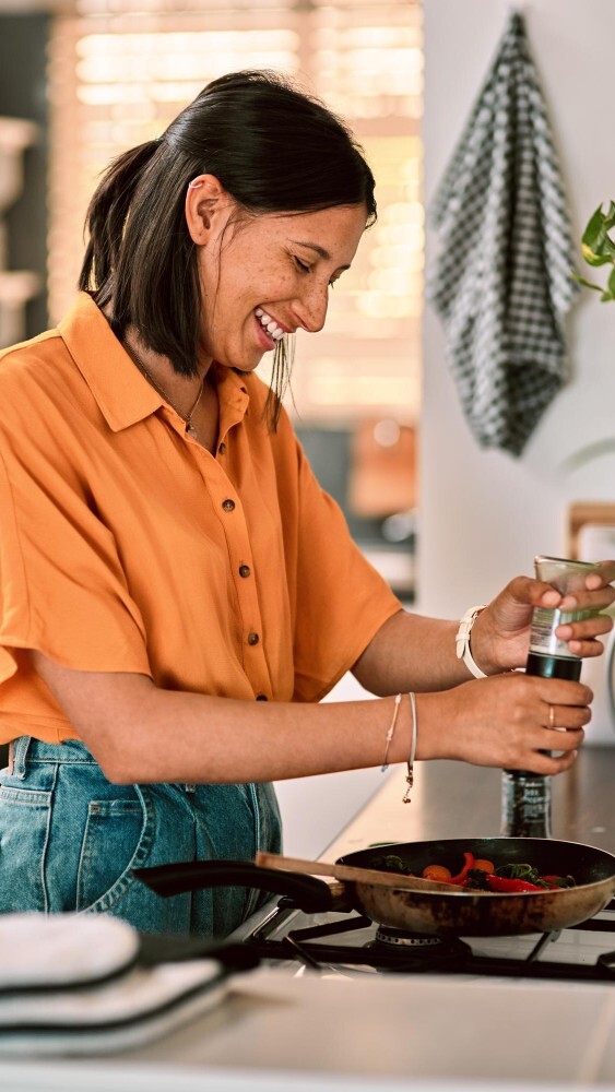 atalanda -Genusswelten Frau kocht - 9 zu 15 - freepik.jpg