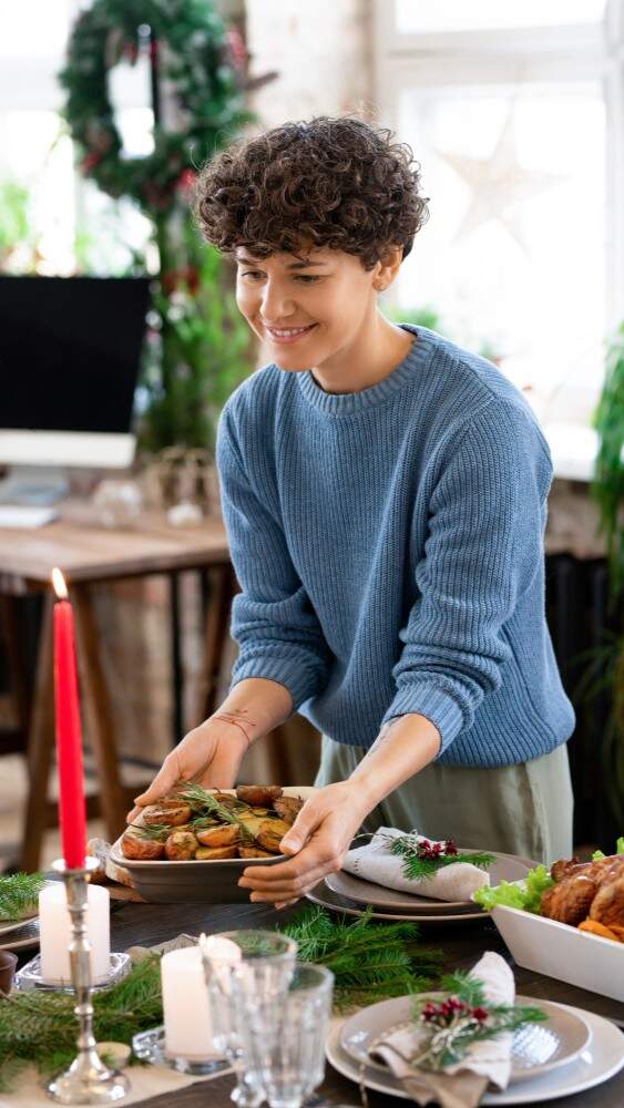 Genusswelten Weihnachten Servieren - 9 zu 16 - freepik.jpg