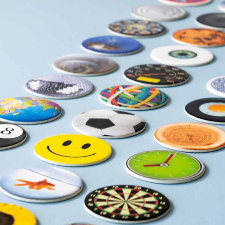 Remember Spiel „Polirom“ – Farbenfrohes Kartenspiel In Stoffbeutel – Maße: Karten 4x4 Cm, Beutel 20x20 Cm – Kreatives Designspielzeug Remember Spiel „Polirom“ – Farbenfrohes Kartenspiel In Stoffbeutel – Maße: Karten 4x4 Cm, Beutel 20x20 Cm – Kreatives Designspielzeug