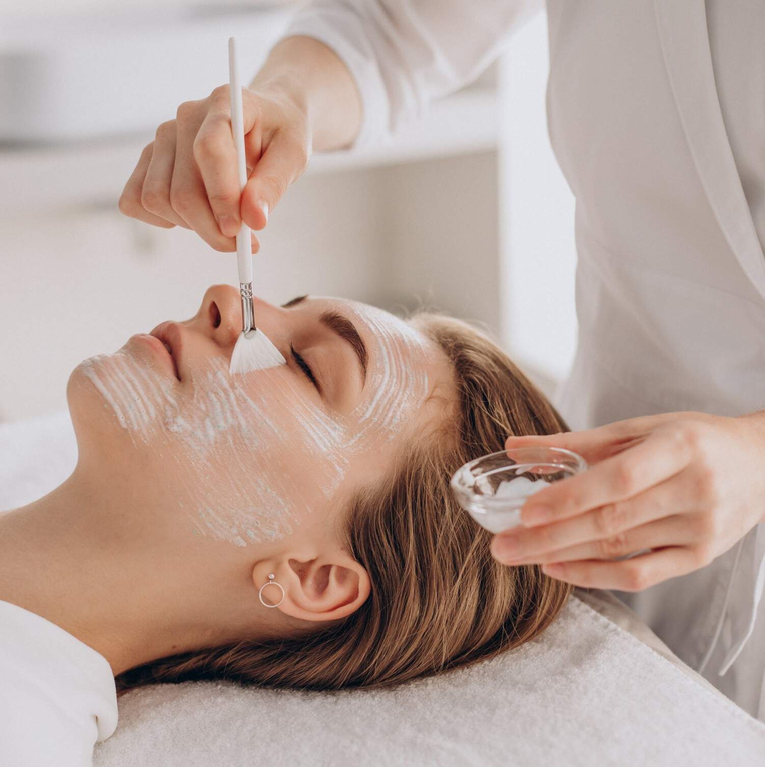 Kosmetikbehandlung top Parfümerie square.jpg