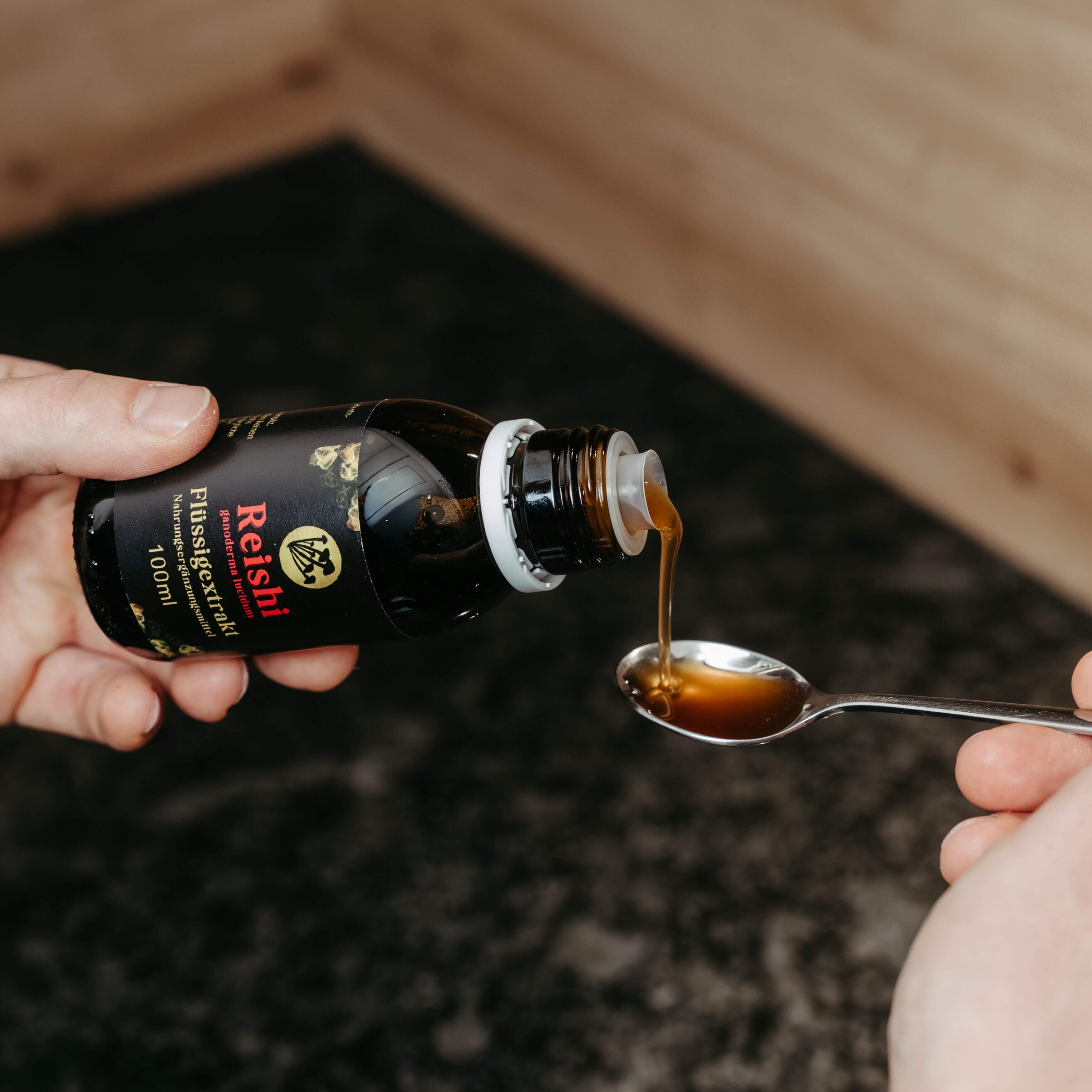 Flüssigextrakt ausgießen quadrat.jpg