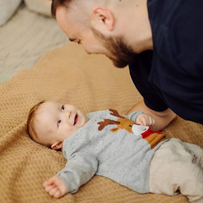 atalanda - Baby und Vater - square - freepik.jpg