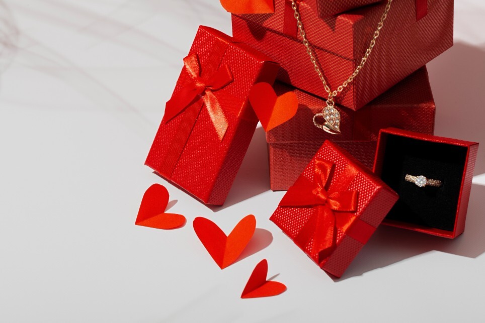 Schmuck Valentinstag - atalanda - 3 zu 2 - freepik.jpg