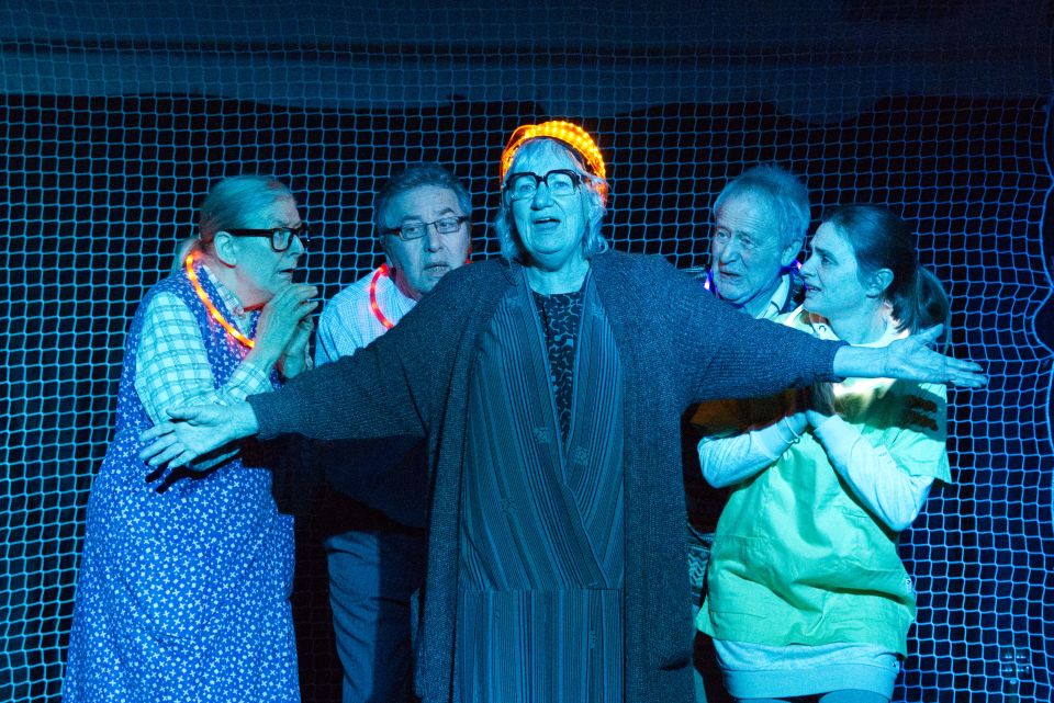 Friedas Weltuntergang - eine satirische Revue im Chawwerusch Theater