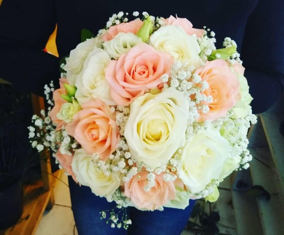 Blumenstrauß Hochzeitsstrauß frisch gebunden