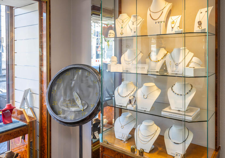Uhren und Schmuck am Hallmarkt Halle