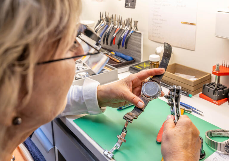 Uhren und Schmuck am Hallmarkt Halle