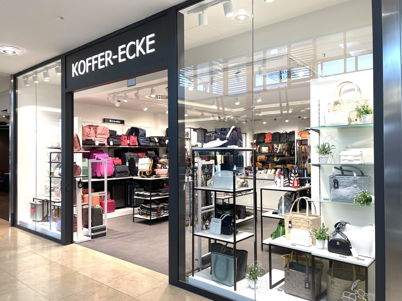 thumbnail_KOFFER-ECKE Breuningerland Ludwigsburg.jpg