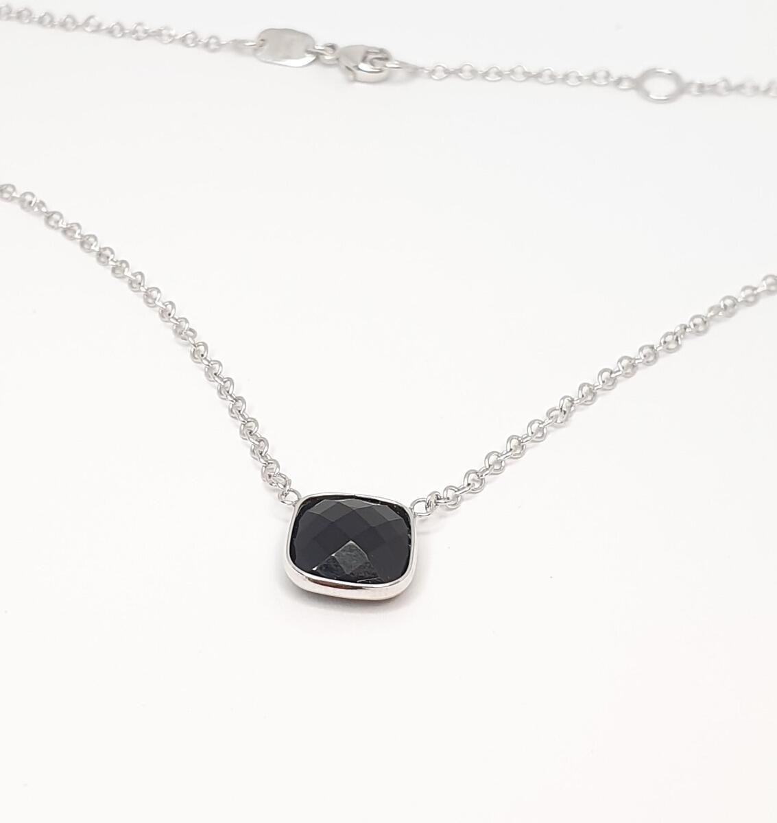 # Weißgoldkette mit schwarzem Onyx