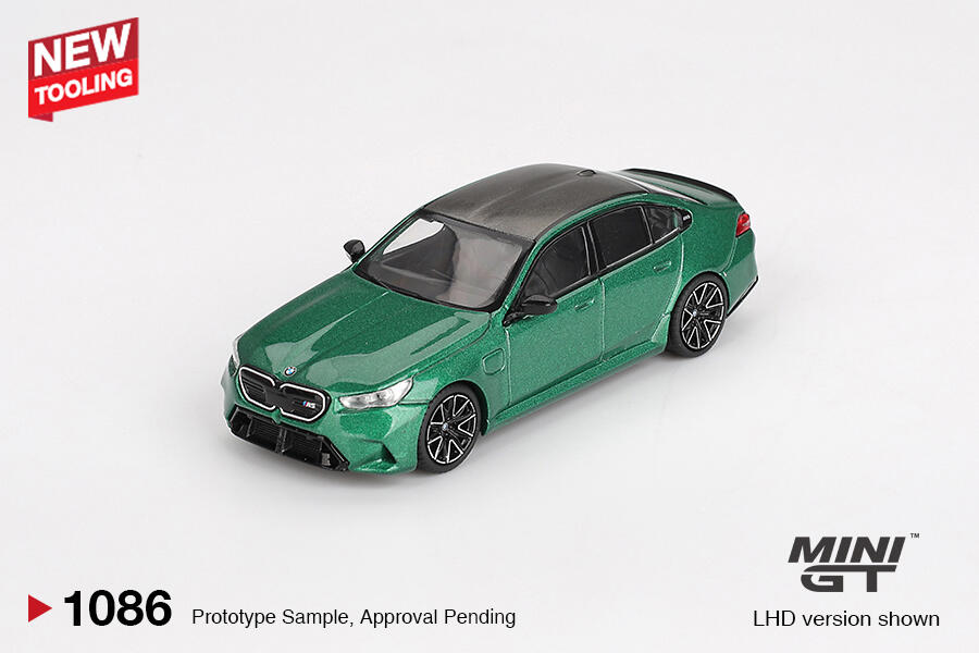Mini GT - #MGT01086-L - BMW M5 - Isle of man green metallic - 1/64