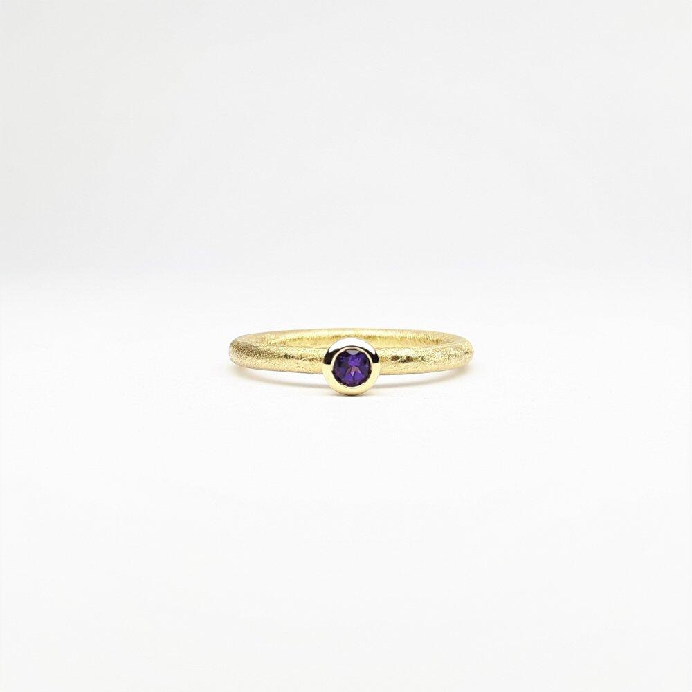 "combiring mini", 18kt Gelbgold und Amethyst Ø3mm.