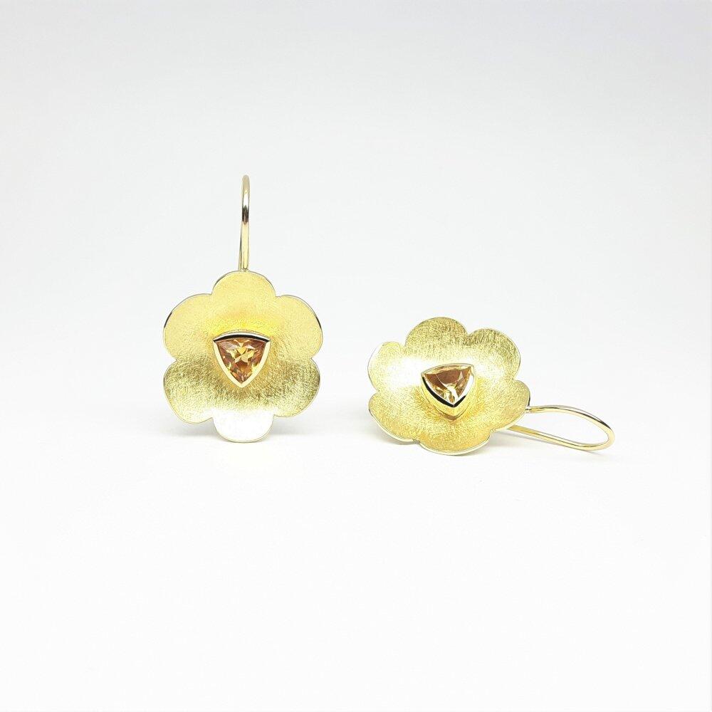 Earrings in 18kt yellow gold and citrine triangle.