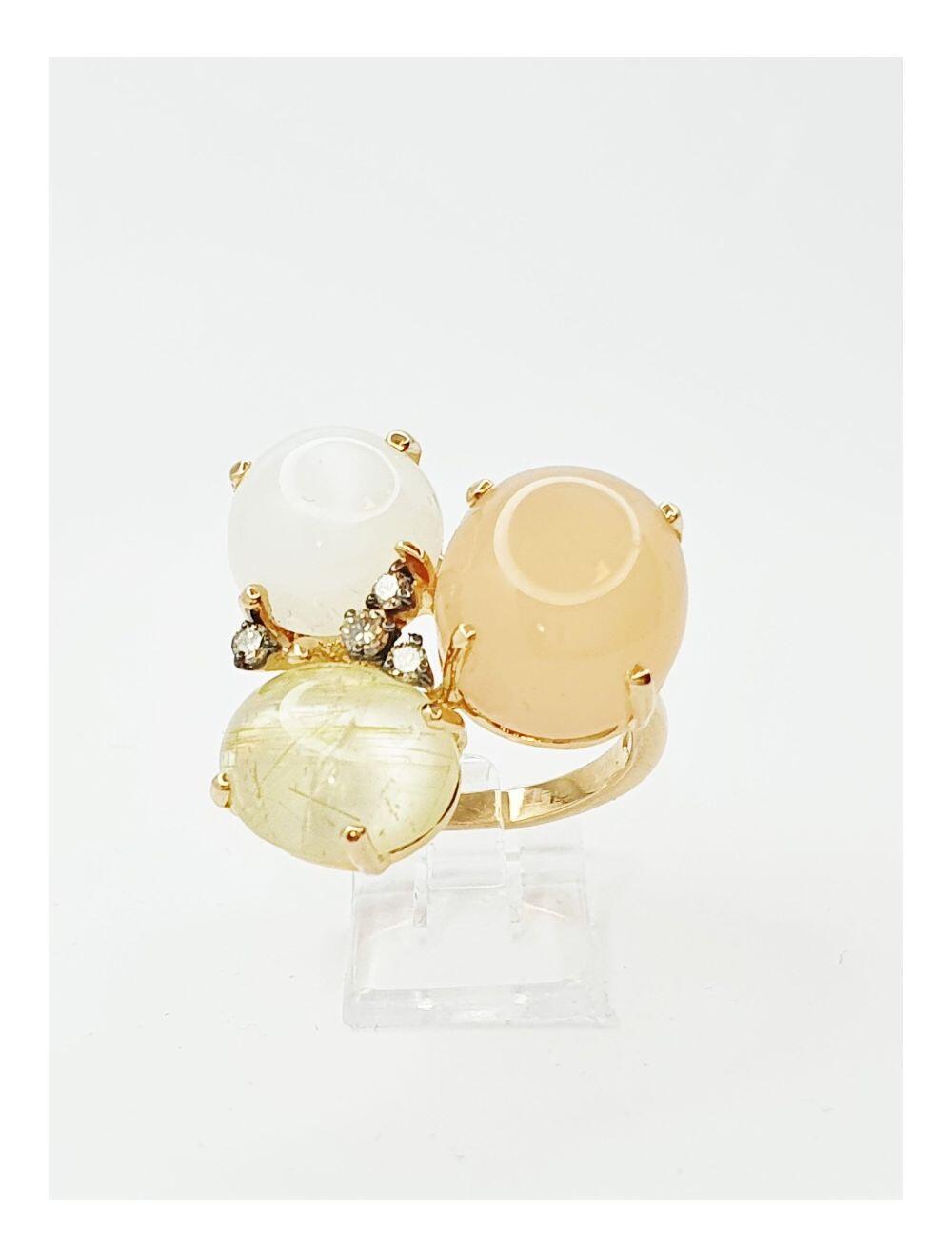 # Ring aus Roségold mit 3.56 ct orange Mondstein, 3.14 ct weißem Mondstein, 3.14 ct Rutilquarz und 0.05 ct natürlichen Diamanten