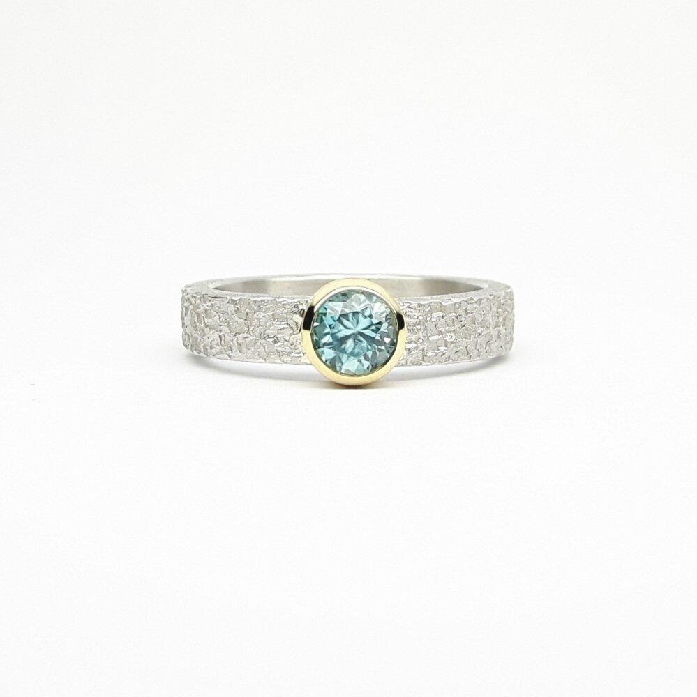 Ring in 925 silver, 18kt yellow gold and natural zircon. Unique piece.