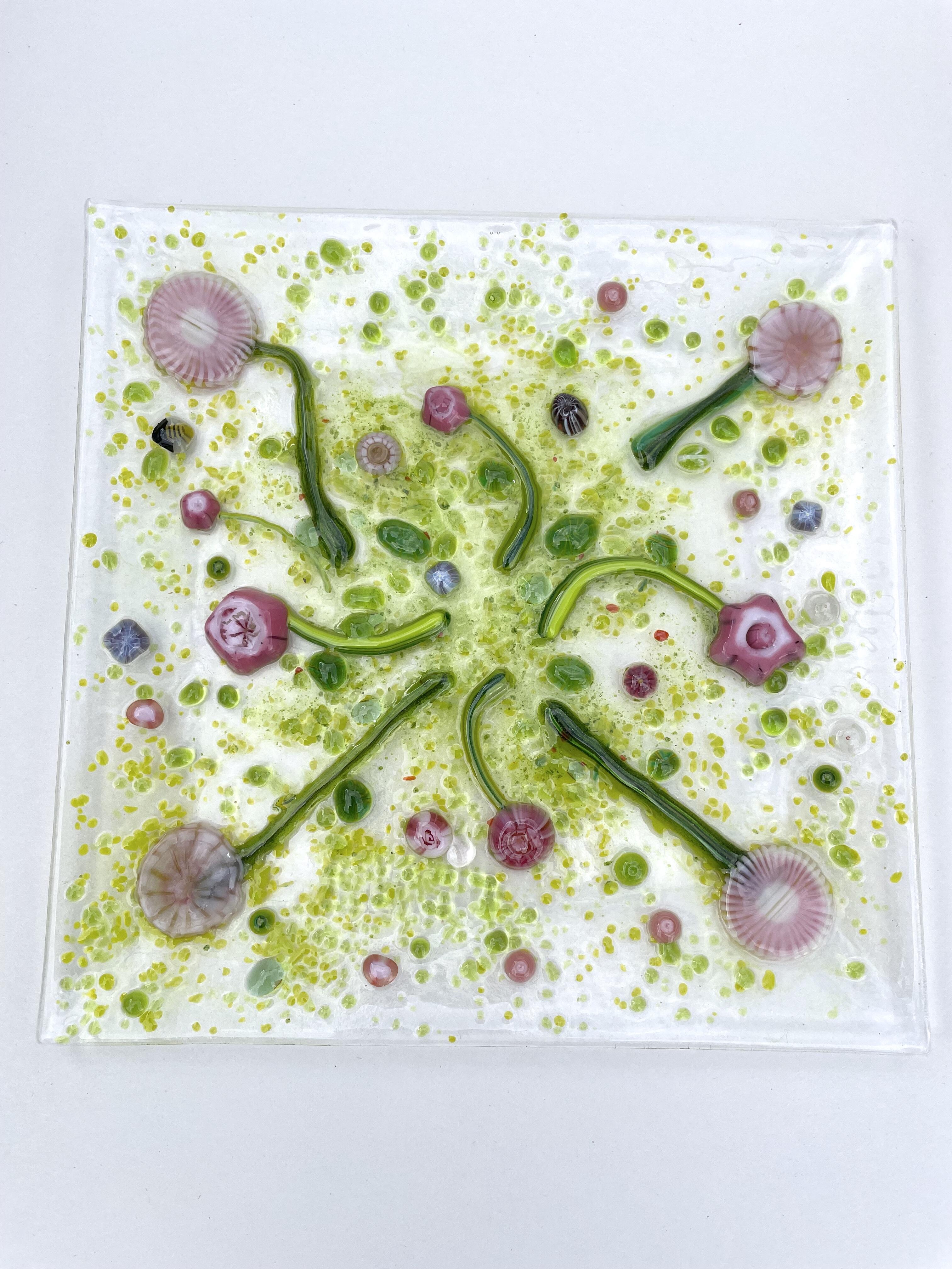 Beautiful plate with floral motif, millefiori, handmade, single piece, pink