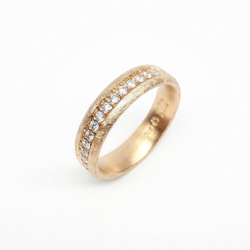 'tunnel of love', bague en or rouge 18kt et 36 diamants.