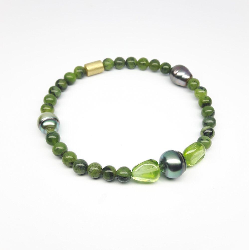 Bracelet made of nephrite, peridot, Tahitian pearls, and 18k yellow gold. One-of-a-kind.