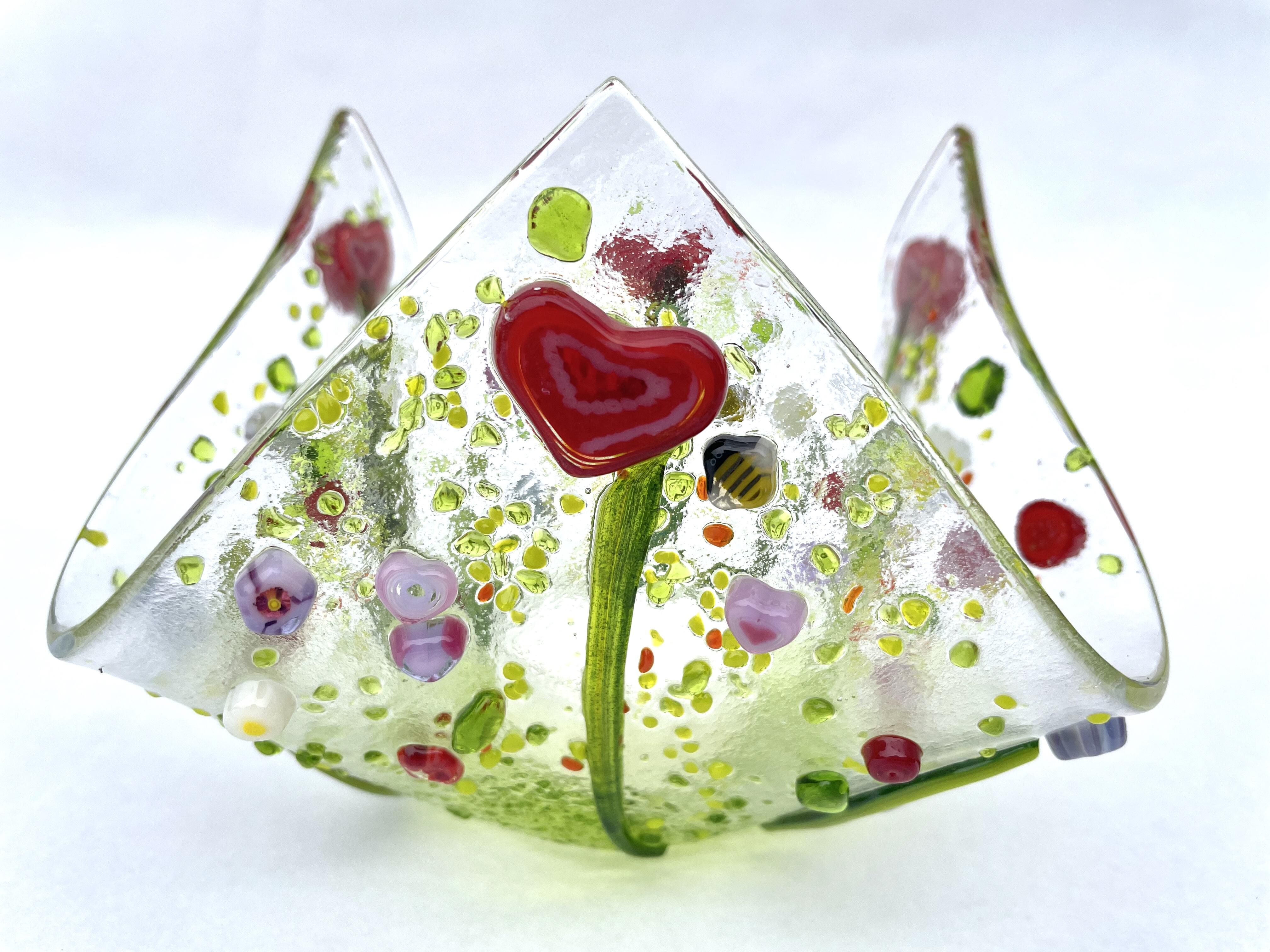 Bougie à chauffe-plat en verre transparent, avec millefiori floral et accents colorés, rouge, pièce unique