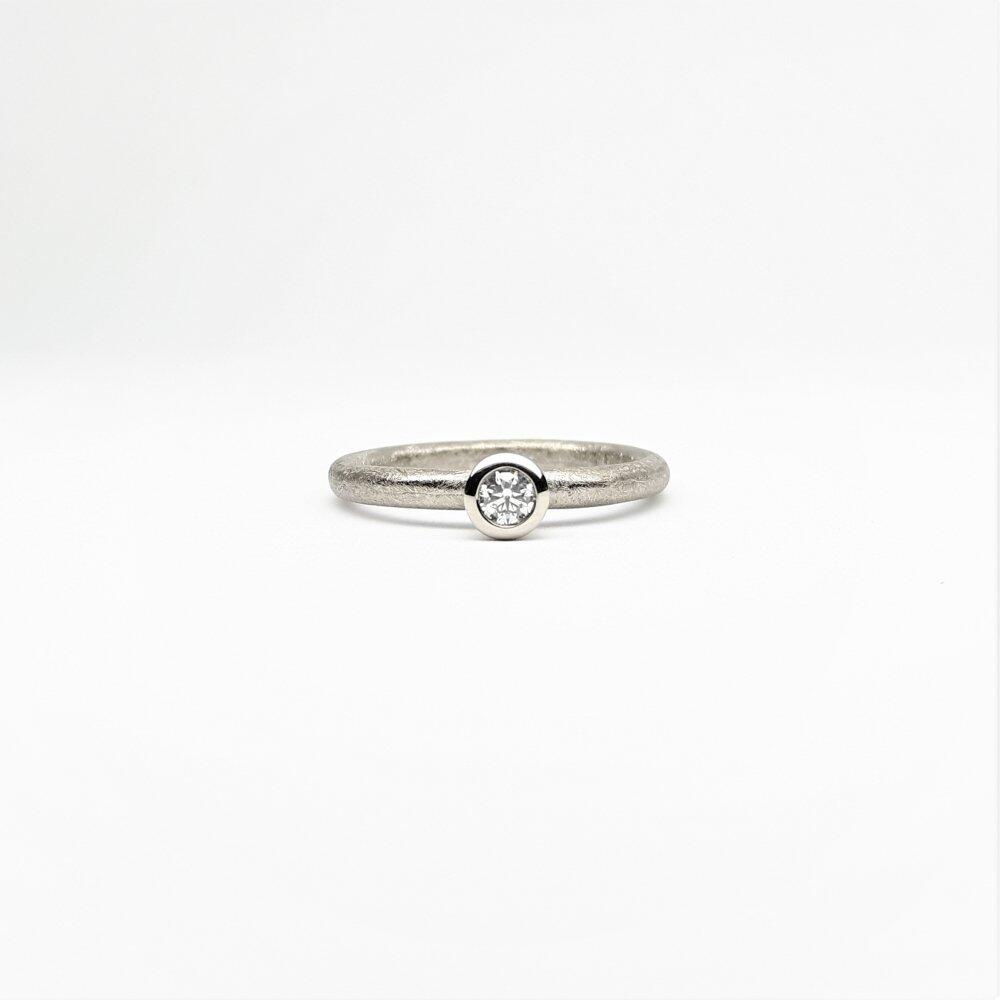 'combiring mini', 18kt Weißgold mit 0,1ct Brillant.