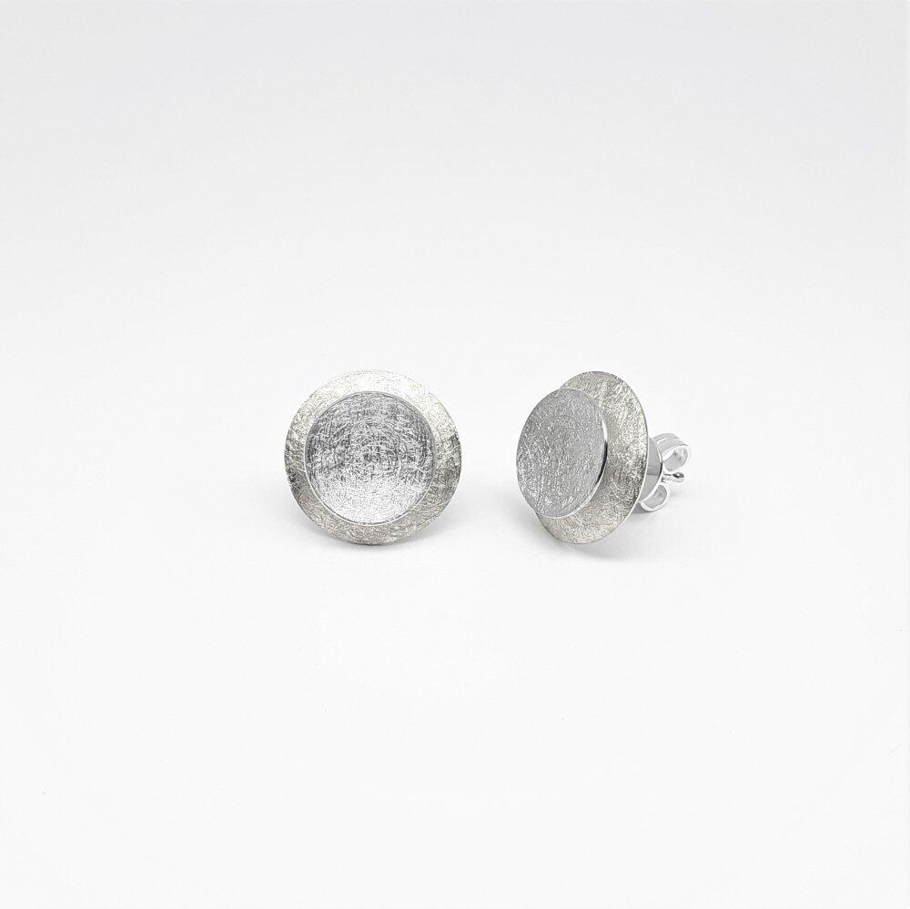 Stud earrings in 925 silver.