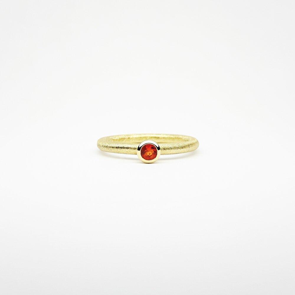 'combiring mini', 18kt Gelbgold und Feueropal Ø3mm.
