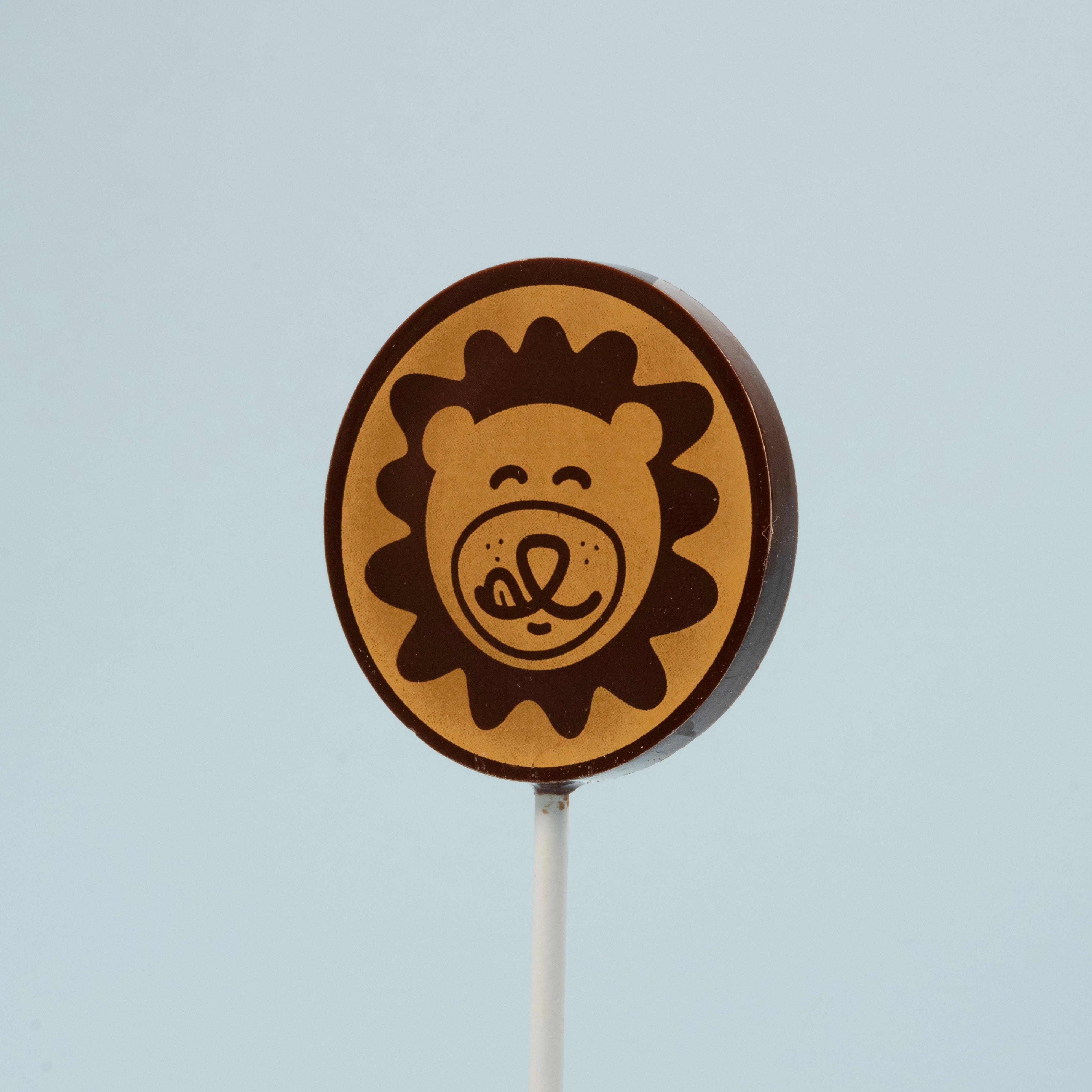 Lion Poldi x Fondatioun Kriibskrank Kanner's lollipops for solidarity