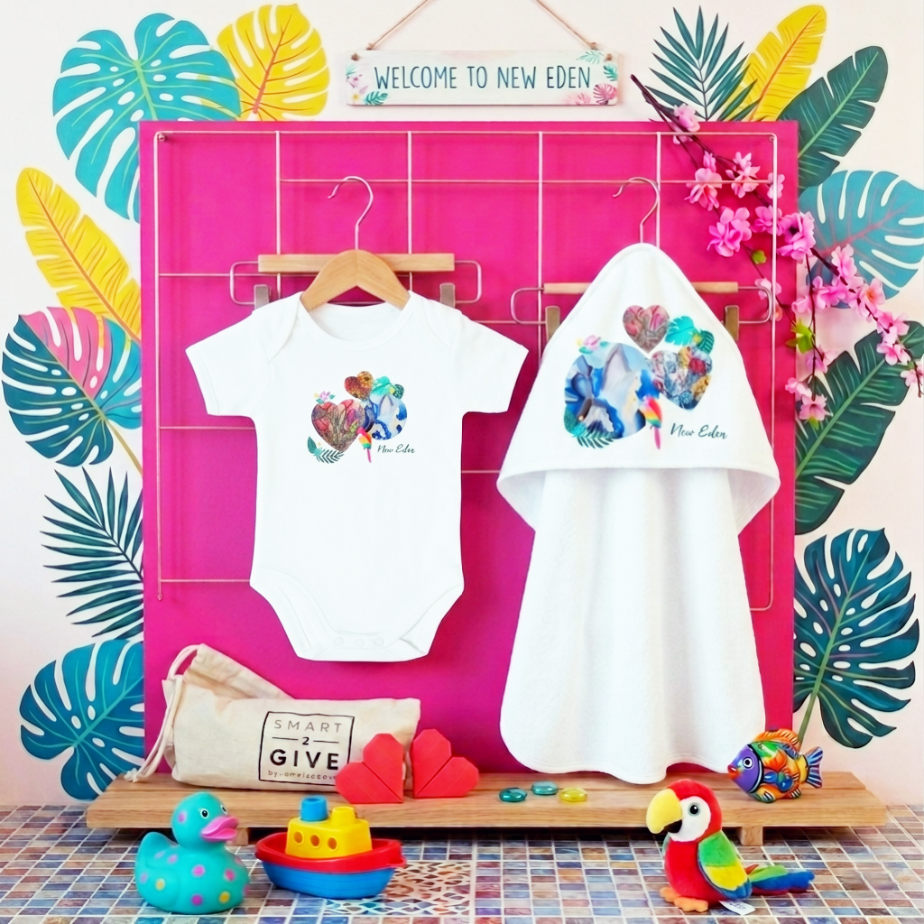 Baby gift box: bodysuit and bath cape