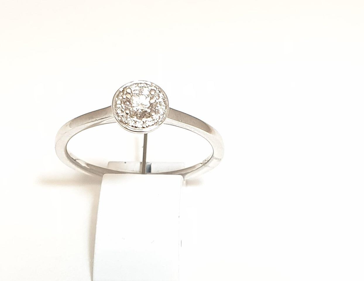 # Weißgoldring 18 K mit 0,21 ct natürlichen Diamanten