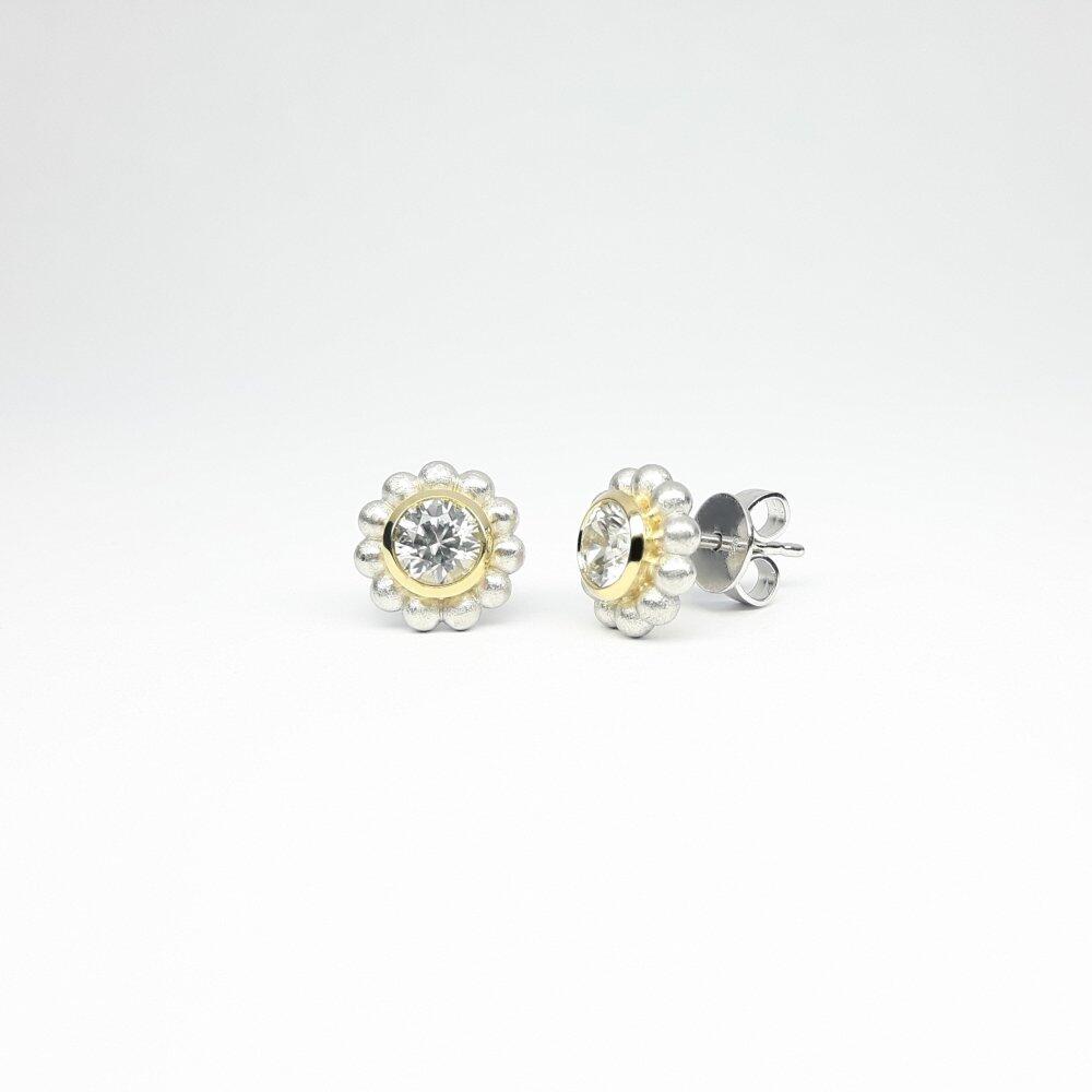 "round around", ear studs in 925 silver, 18kt yellow gold and natural zirconia Ø5mm.