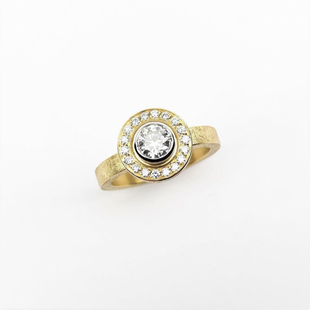 'forever mine', Ring aus 18kt Gelbgold und 0,50ct Diamant. Unikat.