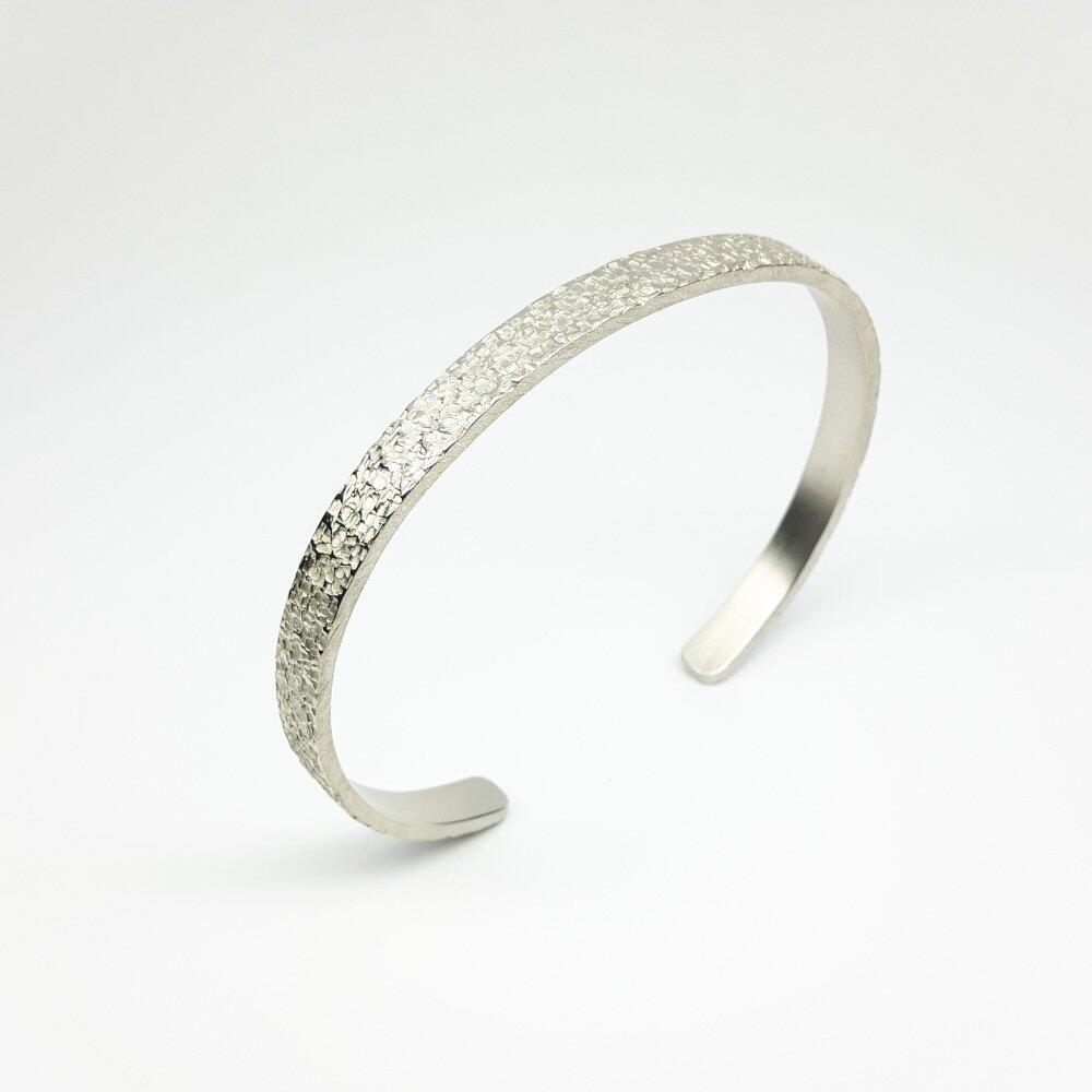 Bracelet en argent 925/- martelé. Pièce unique.