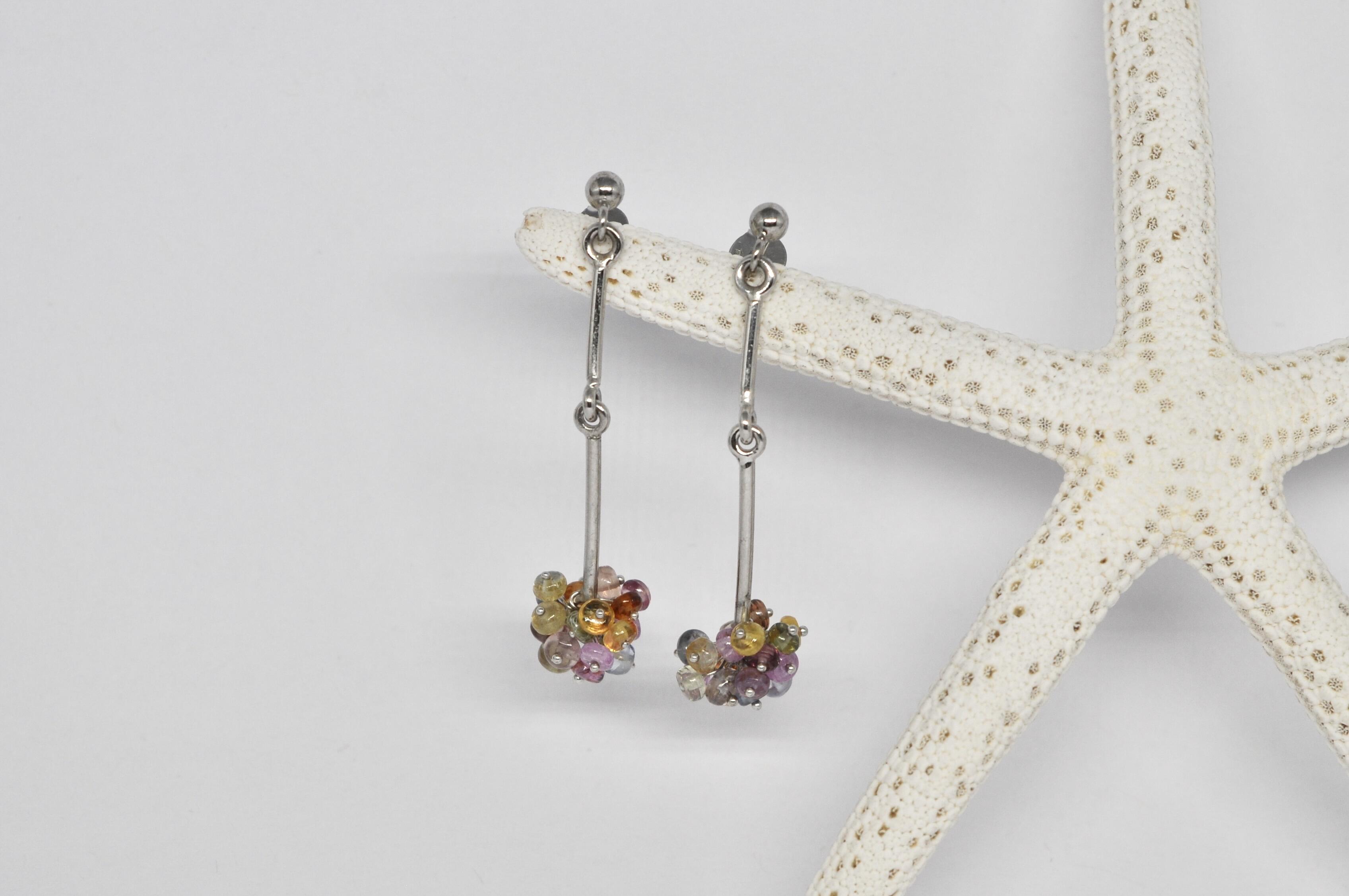 Boucles d'oreilles pendantes en goutte de saphirs arc-en-ciel, en cluster