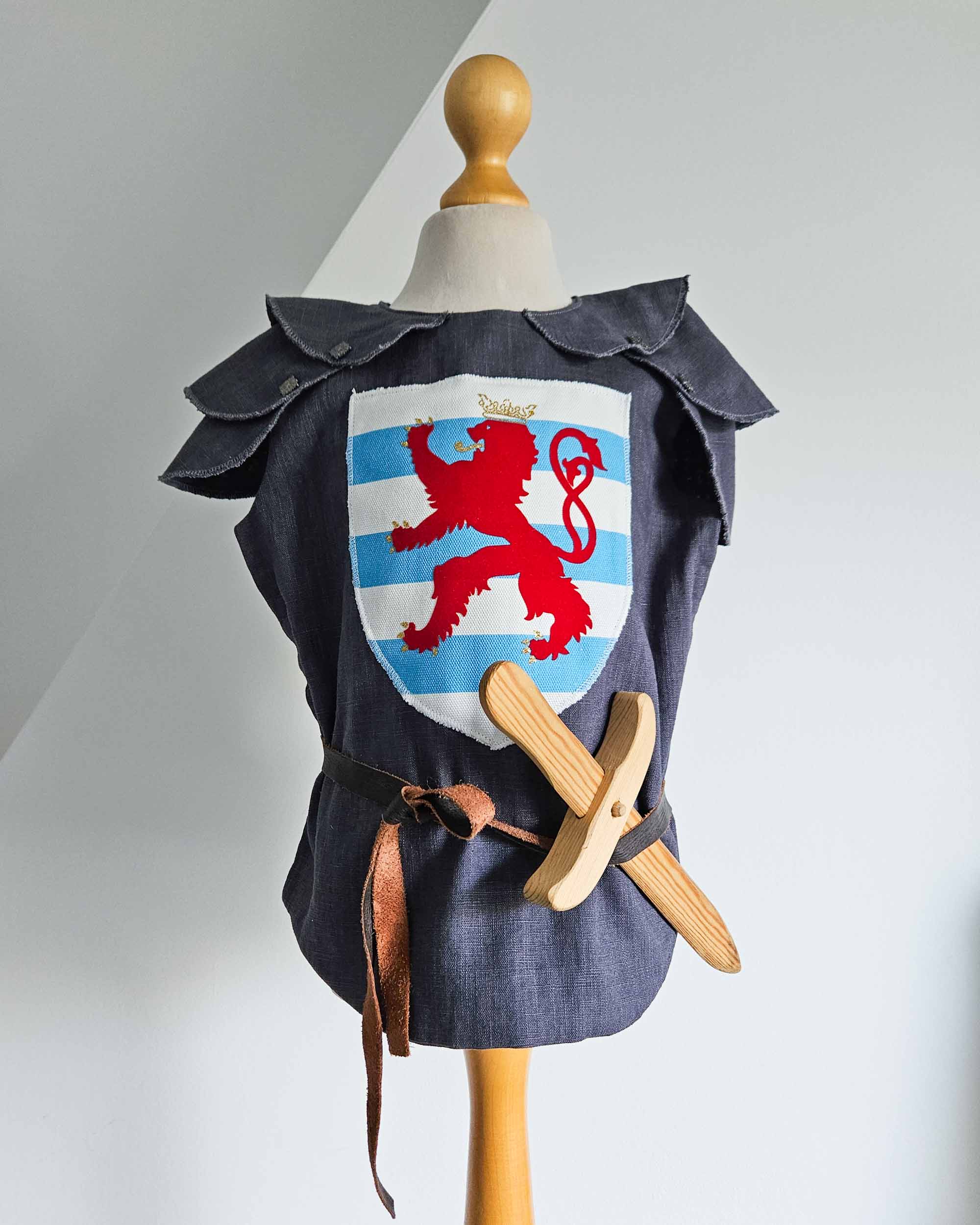 Ritter Siegfried Tunika mit Letzebuerg Wappen