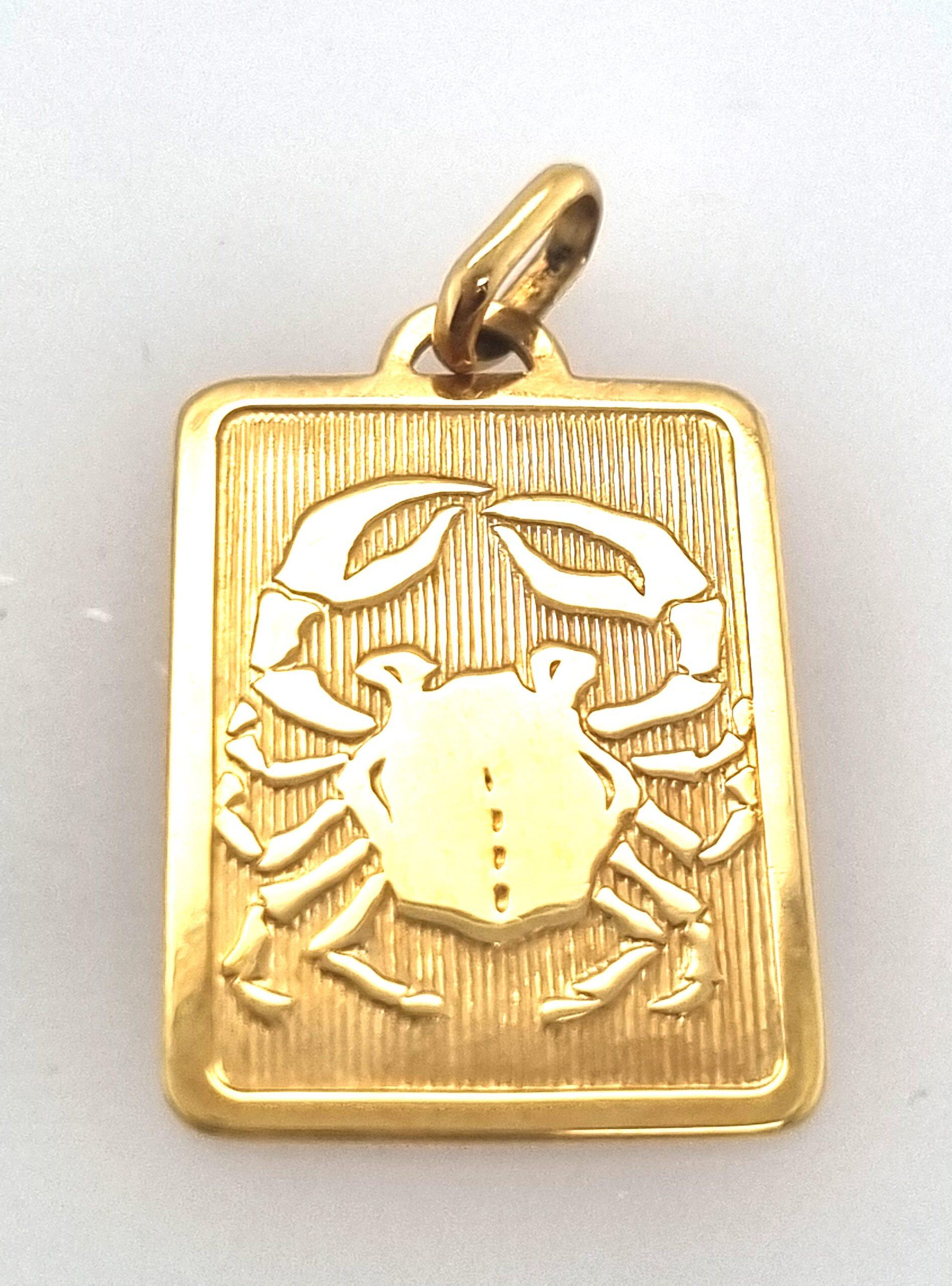 Pendentif médaille 2.4X1.6cm cancer or jaune 18K ( dernier modele )