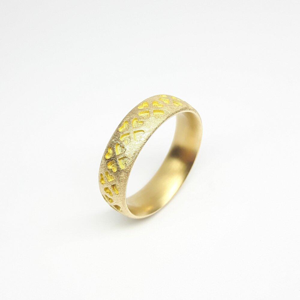 "hearts", bague en or jaune 18kt.