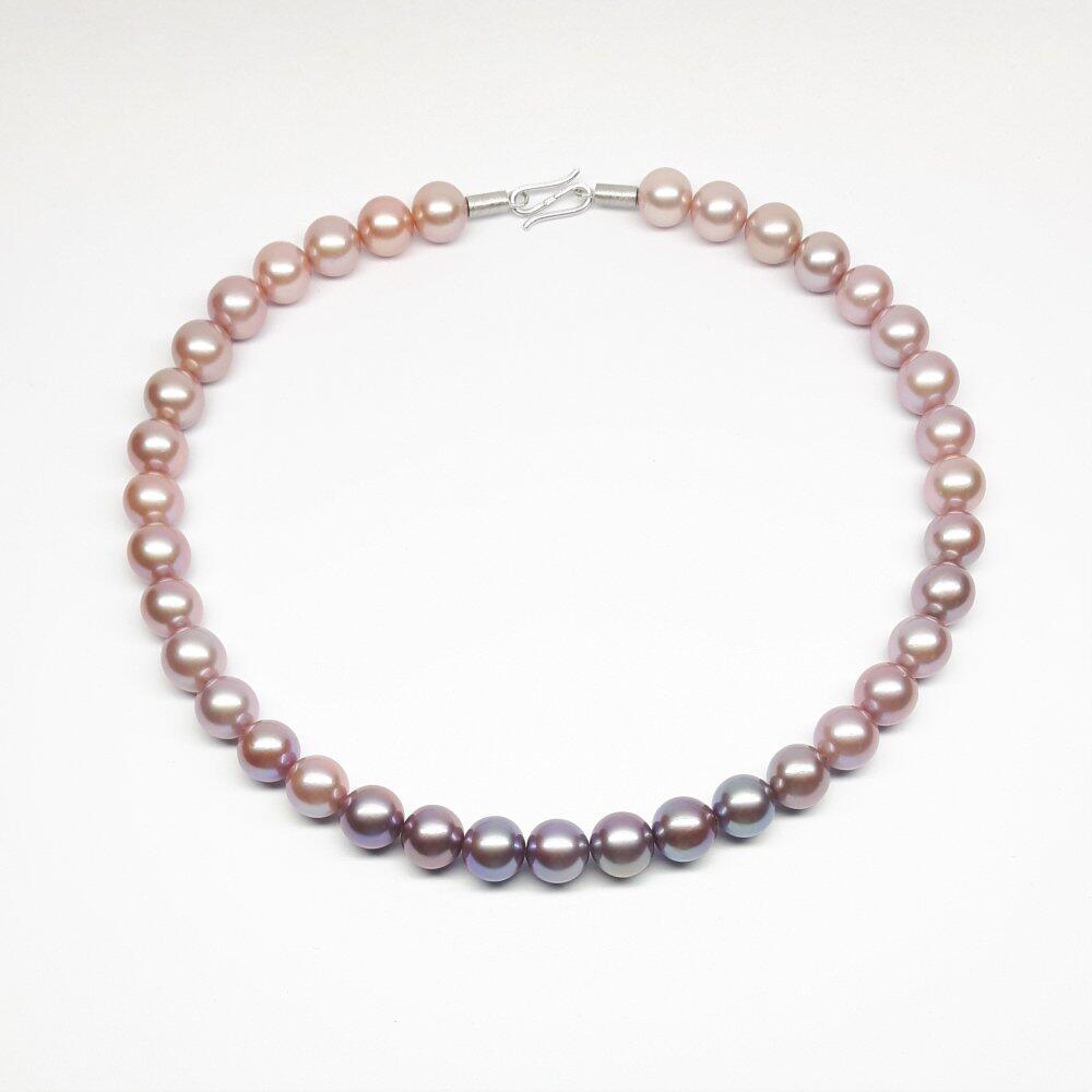 "summer vibes", necklace made of natural colored Edison pearls and 18kt white gold. Unique piece.