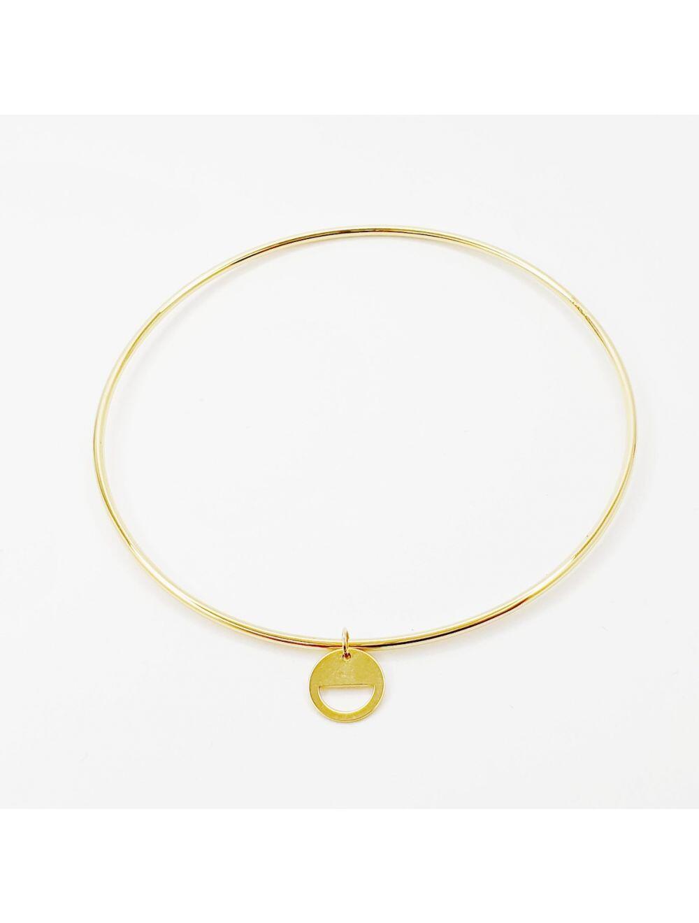 # Starres Armband aus Gelbgold mit kleiner Medaille