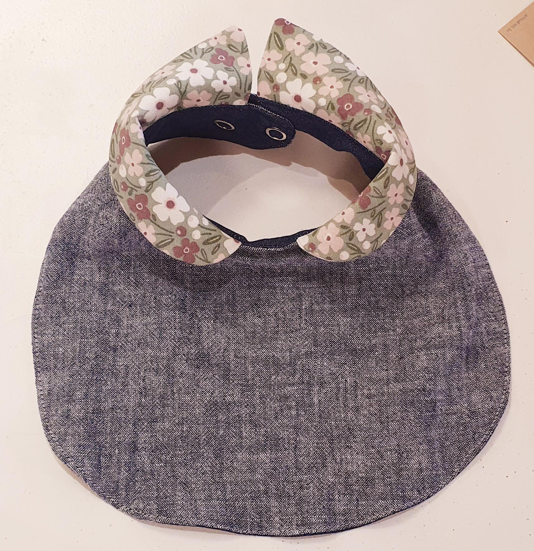 Chic bib with Claudine collar "Fleurs de sauge"