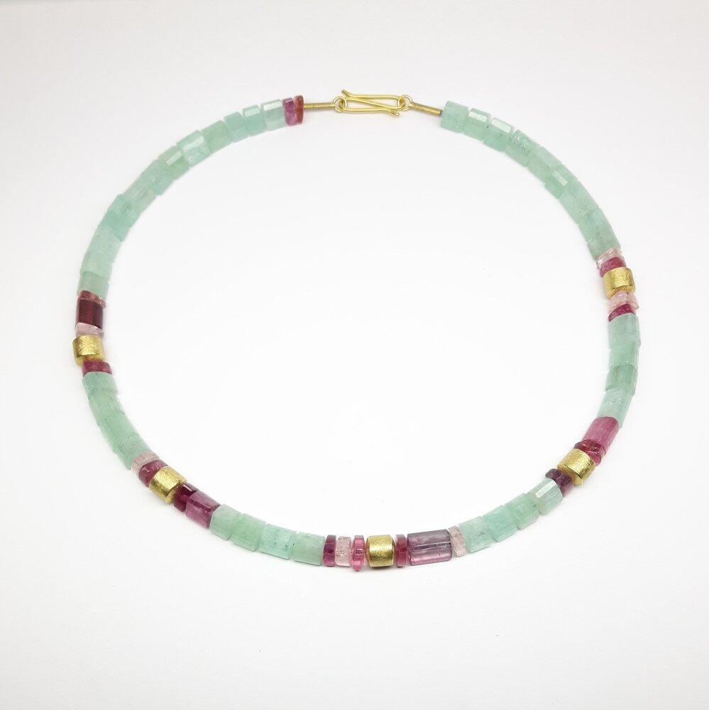 Collier en aigue-marine, tourmaline rose et or jaune 18kt. Pièce unique.