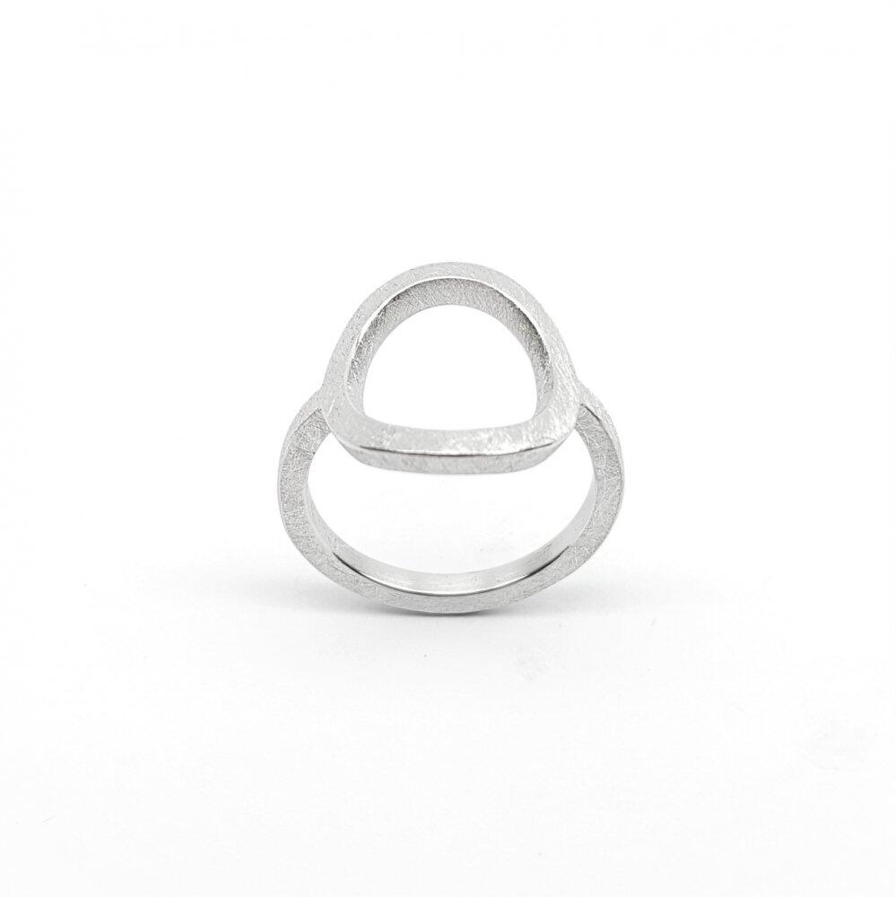 Bague 'O', or blanc 18ct.