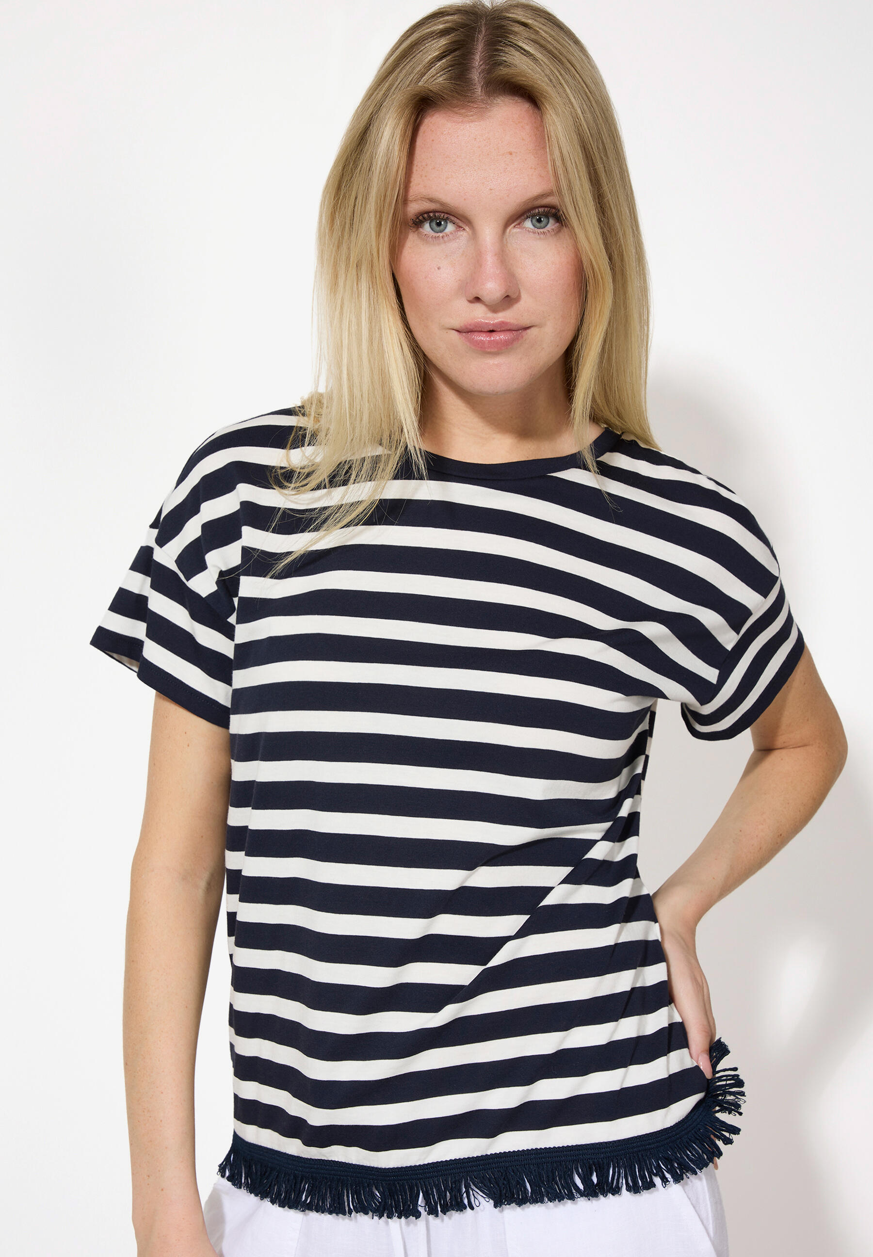 Gestreiftes Hemd mit Band und Fransen