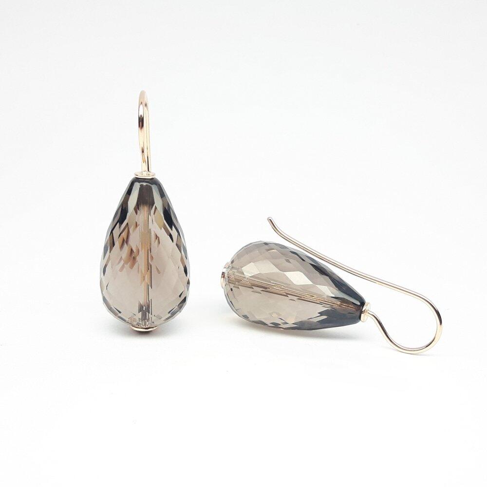 Earrings in 18kt rose gold and smoky quartz pompoms.