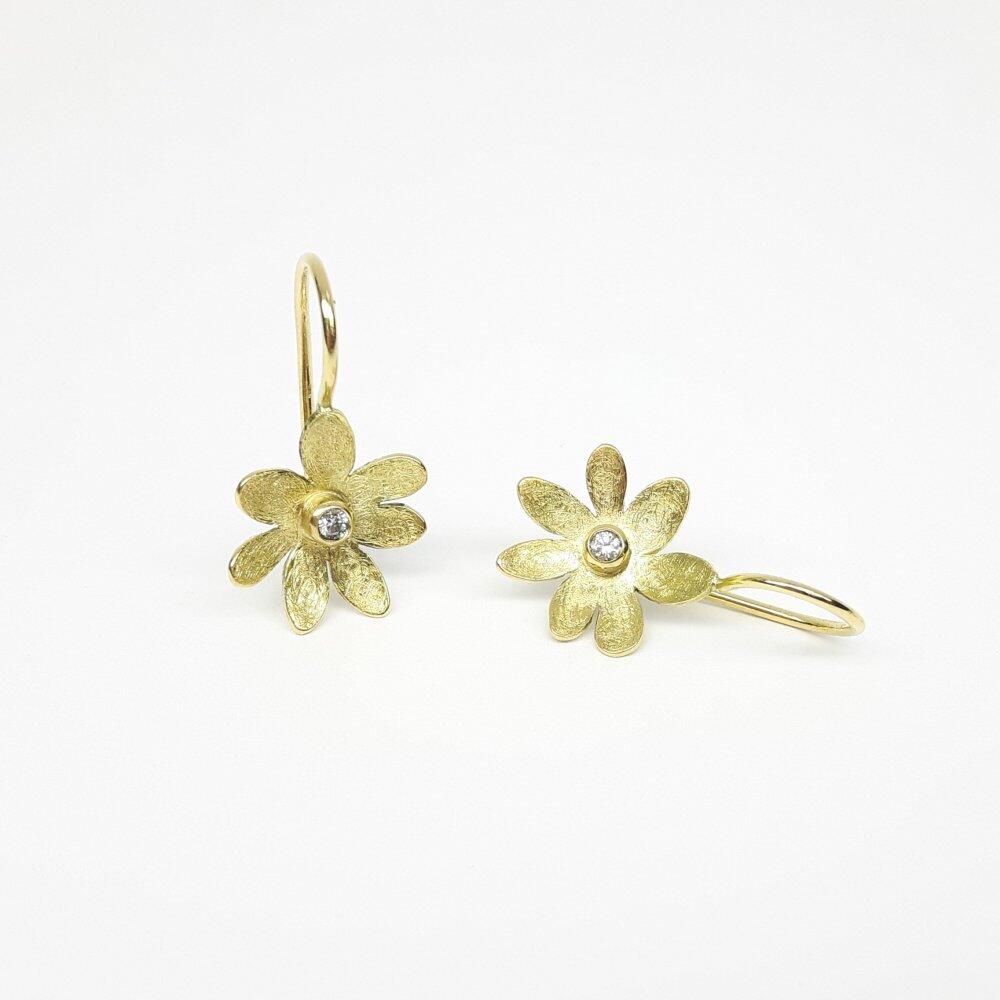 "flower-power", Ohrhänger aus 18kt Gelbgold und Diamanten.