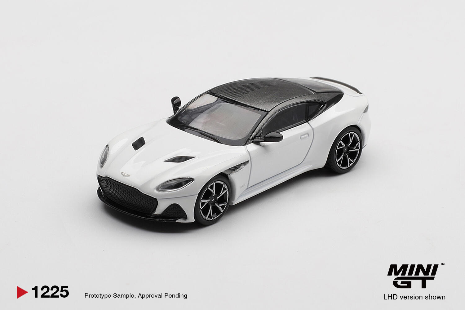 Mini GT - #MGT01225-L - Aston Martin DBS - Stratus white - 1/64