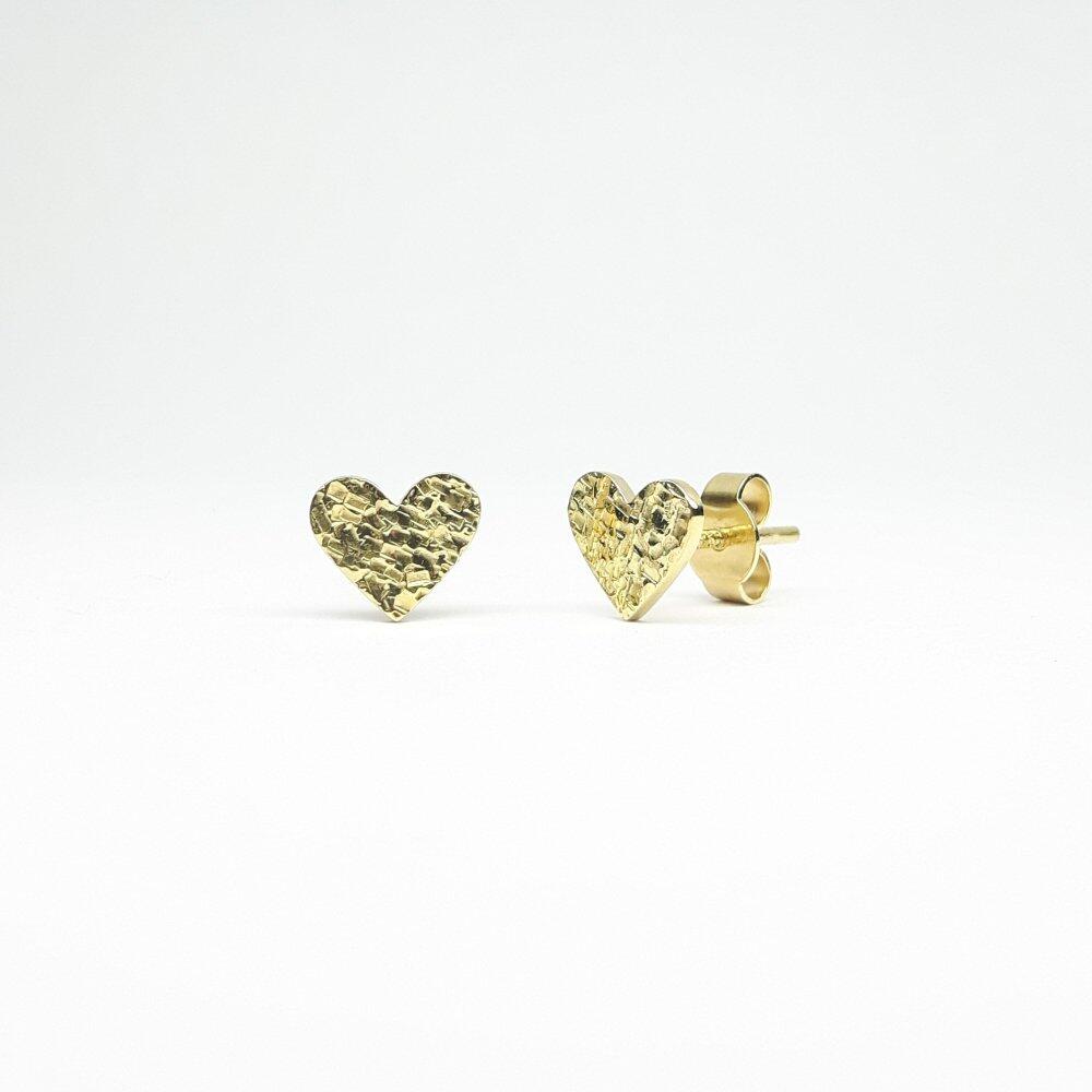 Hammered heart stud earrings in 18kt yellow gold.