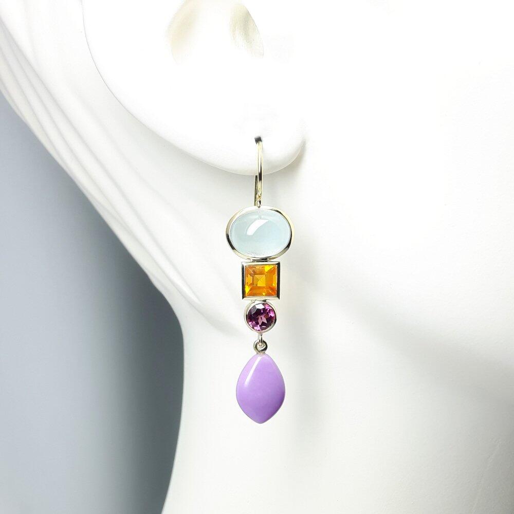 Boucles d'oreilles en or jaune 18kt, aigue-marine, opale de feu, grenat et pampilles en hétérosite. Pièce unique.