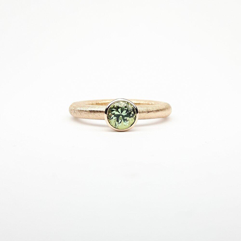 "combiring small", 18kt red gold and tourmaline Ø5mm.