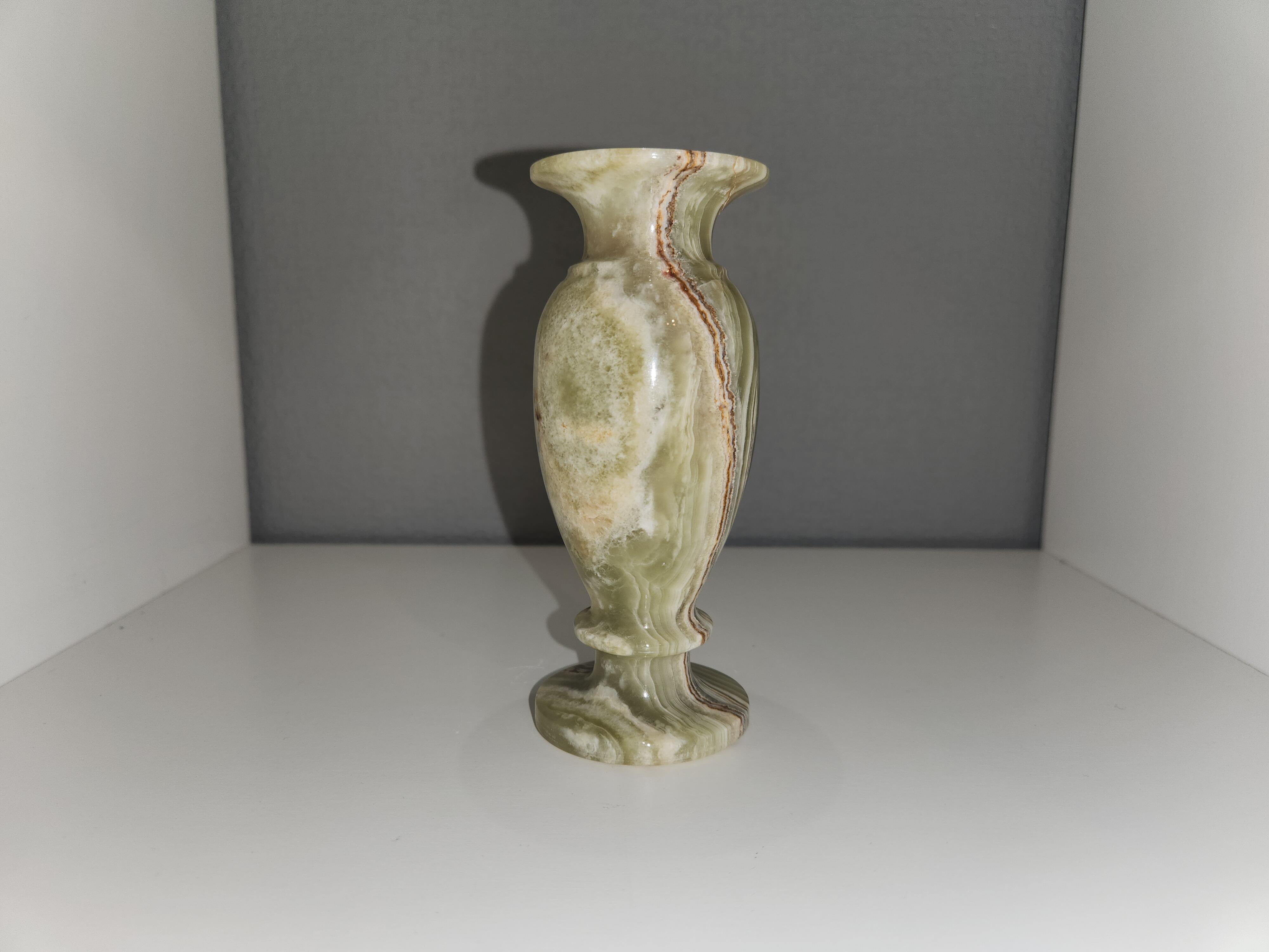 Petit vase en Aragonite