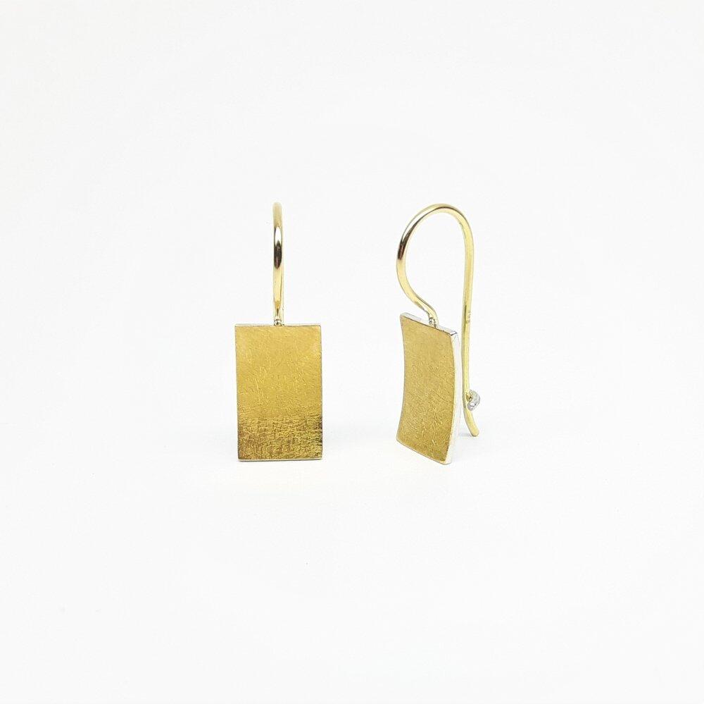 Earrings made of 18kt yellow gold, 925 silver and fine gold.